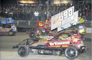  ??  ?? Stu Smith Jr was once again on top of the world with a win in the BRISCA F1world Final