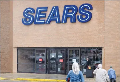  ?? NEWS PHOTO EMMA BENNETT ?? After 37 years at the Medicine Hat Mall, Sears Canada will close its doors. Sears announced it will close 59 stores across the country, including 20 full-line stores like the one in Medicine Hat.