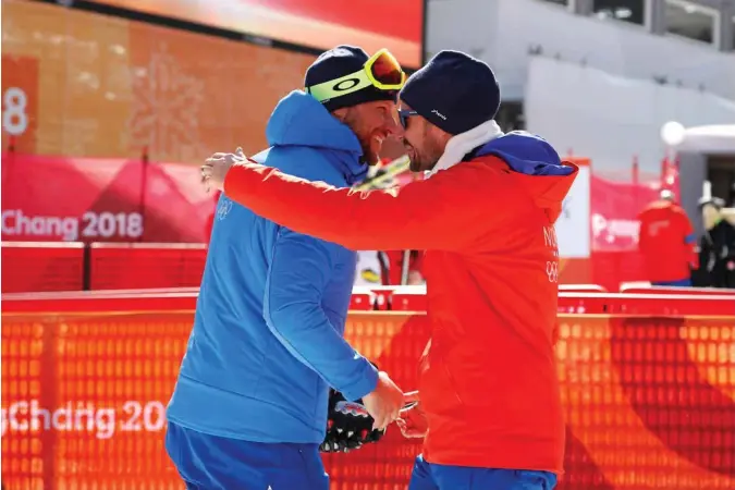  ?? CORNELIUS POPPE, NTB SCANPX ?? Aksel Lund Svindal avsluttet en strålende karriere med VM-sølv og en klem fra kronprins Haakon.