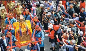  ?? SONG QIAO / FOR CHINA DAILY ?? People attend a temple fair in Nanjing, Jiangsu province, on Wednesday marking the 1,057th birthday of Lin Mo, who became the goddess Matsu when she died at age 28. Goddess Matsu is the Chinese patron goddess who is said to protect mariners. Some...