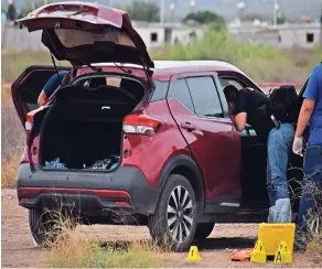  ??  ?? Una fue encontrada dentro de una camioneta; llaman a declarar al dueño