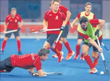  ?? HOCKEY INDIA ?? ■
Belgium players during a training session on the eve of their match against India, at Bhubaneswa­r’s Kalinga Stadium on Friday.