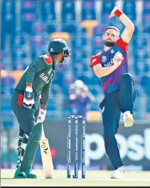  ?? ?? Perfect performanc­e: Jason Roy improvises during his innings; (above) Chris Woakes steams in for England, while Moeen Ali (below) celebrates with Roy after dismissing Mohammad Naim