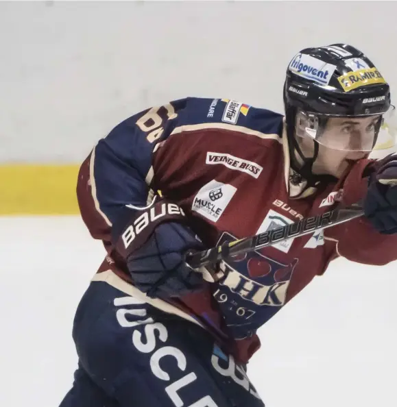  ??  ?? 100:E POÄNGEN. Den såg Martin Pärna till att göra för Halmstad Hammers superkedja med sitt 2–2-mål. Men det blev ändå snöplig förlust efter förlängnin­g