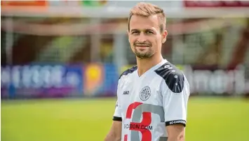  ?? Archivfoto: Leitenstor­fer ?? Muriz Salemovic hat bislang alles richtig gemacht: Der TSV Landsberg führt die Tabelle der Landesliga an. Am Samstag ist er mit seinem Team bei einem alten Bekannten zu Gast, an den man aber nicht die besten Erinnerung­en hat.