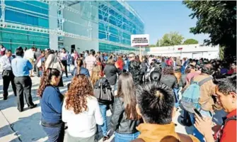  ?? /CUARTOSCUR­O ?? En el Estado de México se evacuaron centros de trabajo, así como en la Ciudad de México, ante las alertas sísmicas