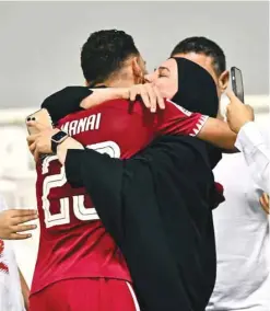  ?? PICTURES: Noushad Thekkayil ?? Qatar’s Mohamed al-Mannai celebrates with his family member after scoring a dramatic winner against Jordan in the AFC U-23 Asian Cup at the Jassim Bin Hamad Stadium yesterday.