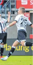  ?? FOTO: SIEDLER ?? Da war es passiert. Kevin Hoffmann erlöste den VfR Aalen nach fast 400 torlosen Minuten