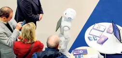  ??  ?? Riva del Garda Visitatori di Expo Hotel alle prese con il robot Pepper