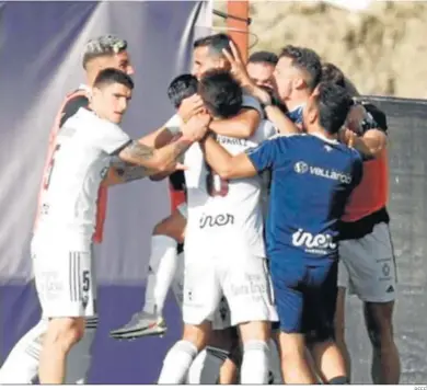  ?? RFEF ?? Los jugadores del Albacete celebran el gol de Rubén Martínez con el que eliminaron al Rayo Majadahond­a.