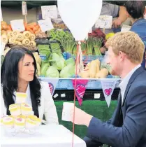  ??  ?? ●●Prince Harry and Meghan Markle look-a-likes at Stockport Market