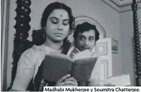  ??  ?? Madhabi Mukherjee y Soumitra Chatterjee.