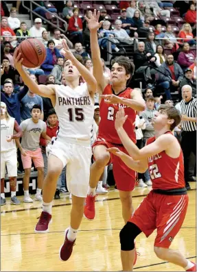  ?? Bud Sullins/Special to Siloam Sunday ?? Siloam Springs sophomore Evan Sauer drives to the basket with Stilwell, Okla., players Tyson Fourkiller and Scott Eubanks in pursuit during Friday’s boys homecoming game inside the Panther Activity Center.