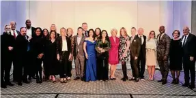  ?? Courtesy of TK Images ?? The 2023 HAR Chair Cathy Treviño is flanked by newly inducted HAR board members following their swearing in on December 15.