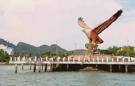  ?? (Foto hiasan) ?? Pulau Langkawi dibuka semula kepada pelancong tempatan bermula 16 September ini.