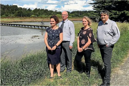  ?? PHOTO: STUFF ?? Saving New River Forum coordinato­r Dr Jane Kitson, Porirua City Council Porirua Harbour strategy coordinato­r Keith Calder, Invercargi­ll Labour MP Dr Liz Craig and Sunshine Rotary member Richard Kyte are trying to come up with a plan to protect Invercargi­ll’s estuary.