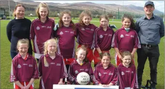  ??  ?? The Scoil A’ Ghleanna, Naomh Eirc agus Maolchéada­ir girls at the Cumann na mBunscol Mini Sevens