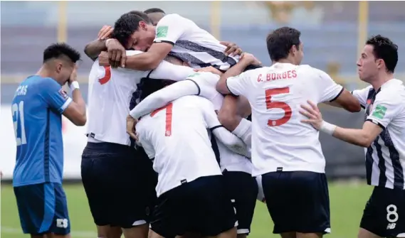  ?? AFP ?? La unión de grupo es evidente en la selección y sin duda eso fue clave en la victoria de ayer.