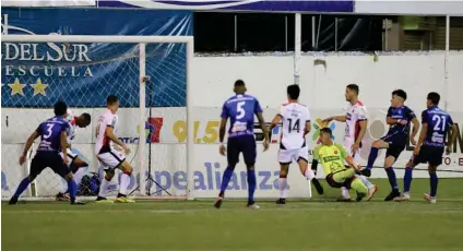  ?? RAFAEL PACHECO ?? Adonis salió muy tarde en el segundo gol generaleño.