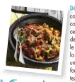  ??  ?? • 600 g de joue de boeuf • 2 poivrons (rouge et vert) • 2 carottes • 1 oignon • 2 gousses d’ail • 1 petit piment • 1 boîte de maïs (285 g) • 180 g de haricots rouges en conserve • 1 boîte de pulpe de tomates (400 g) • 1 cube de bouillon• 3 cuil. à s. d’huile d’olive • 20 brins de coriandre 4 30 min 65 min