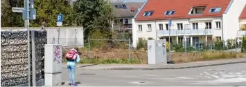  ?? Foto: Angela David ?? Hier müssen Kinder genau schauen, ob ein Auto kommt: Weil die Kreuzung Flurstraße/Kolpingstr­aße in Steppach aufgrund des endenden Fußwegs und einer Mauer schlecht einsehbar ist, hat der Planungsau­sschuss Lösungen diskutiert.