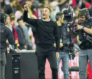  ?? FOTO: SIRVENT ?? Luis Enrique, celebrando el histórico triunfo del sábado en Wembley ante Inglaterra