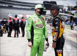  ?? Ray Carlin The Associated Press ?? Clint Bowyer, right, and Las Vegan Kyle Busch talk before a race last season. Bowyer is looking for his first win since Michigan during the 2018 season.