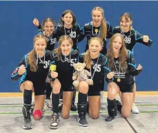  ?? FOTO: SV TANNHEIM ?? Die U18 qualifizie­rte sich als Bezirkslig­a-Meister für die bayerische Meistersch­aft. Im Einsatz waren (hinten von links) Sophia Villinger, Lisa Kasat, Lara Engel, Leoni Kutter, (vorn von links) Nina Ehlert, Antonia Traub, Annika Langlouis und Amelie Schmidt.