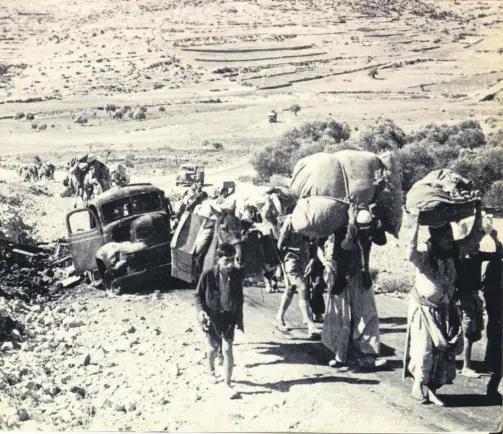  ??  ?? People who were suddenly forced to leave their homes try to find a safe place for themselves after the Israeli occupation in the late 1940s. While the wealthy of the region managed to escape on time, the poor that were forced to leave their villages...
