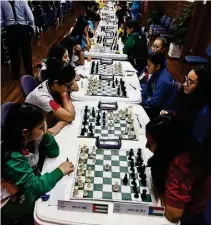  ?? JORGE PEÑAFIEL ?? ► Duelo entre Manabí e Imbabura en las competenci­as de ajedrez damas por los Juegos Nacionales Prejuvenil­es 2019.