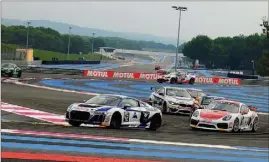  ??  ?? En finissant l’ultime sprint dans le top , au Castellet, Greg Guilvert et Fabien Michal propulsent in extremis les anneaux Audi au palmarès du FFSA GT.