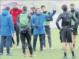  ?? FOTO: UNCITI ?? Eusebio estuvo muy activo El entrenador da instruccio­nes a sus pupilos en el Z7