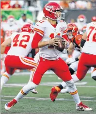  ?? AP PHOTO ?? Kansas City Chiefs quarterbac­k Alex Smith looks to pass during the first half of an NFL pre-season game against the Cincinnati Bengals on Aug. 19 in Cincinnati.