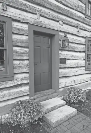  ??  ?? In addition to canal ruins, visitors to Heritage Park in Groveport can see a restored 1815 log cabin.