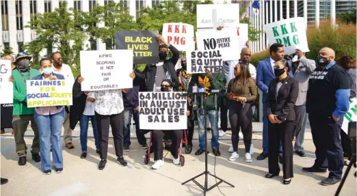  ?? ANTHONY VAZQUEZ/SUN-TIMES ?? Demonstrat­ors protest against the selection process that led to denials for hundreds of applicants seeking pot shop licenses on Sept. 16.