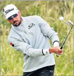  ??  ?? PELEA. Rafa Cabrera Bello sigue en la lucha por el British Open.