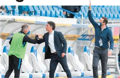  ?? (AFP) ?? Hertha’s German head coach Bruno Labbadia (centre), seen with manager Michael Preetz (right), made a winning start to his tenure last weekend following a 3-0 victory at Hoffenheim.