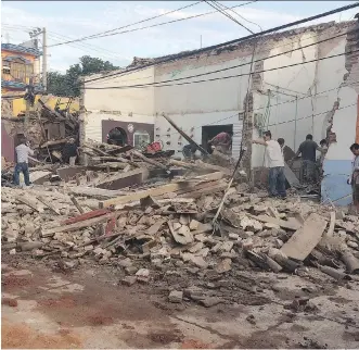  ?? LANNA PETTERSON ?? Calgarian Lanna Petterson survived the destructio­n of the Mexican earthquake on the night of Sept. 7 while studying in Juchitán, Oaxaca, a city marginally bigger than Lethbridge.