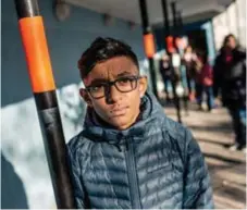  ?? FOTO: CLAUDIO BRITOS ?? VISA VÄGEN. ”Om alfahannar­na skulle visa att det är okej att visa känslor skulle de andra hänga efter,” tror 15-årige Arangan Elankovan från Glömsta.