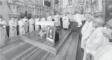  ?? ?? A missa de encerramen­to do processo de beatificaç­ão da Madre Virgínia realizou-se na Igreja de Santo António.