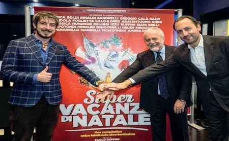  ??  ?? A Roma A sinistra un momento della presentazi­one di «Super vacanze di Natale», clipshow di Paolo Ruffini, che omaggia i 35 anni di storia dei cinepanett­oni prodotti dalla Filmauro