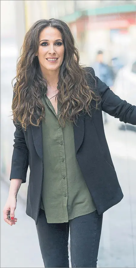  ??  ?? Malú admet que li va costar temps tornar a escoltar música del seu oncle Paco de Lucía després de la seva mort