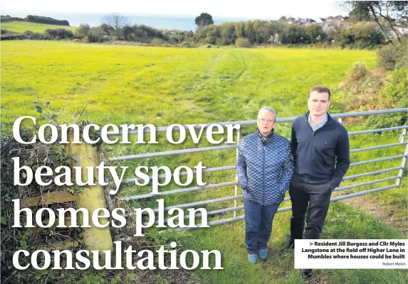  ?? Robert Melen ?? > Resident Jill Burgess and Cllr Myles Langstone at the field off Higher Lane in Mumbles where houses could be built
