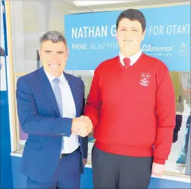  ?? LVN261018j­bjamieharp­er ?? Otaki ¯ MP Nathan Guy welcomes his new youth MP, Jamie Harper from Horowhenua College.