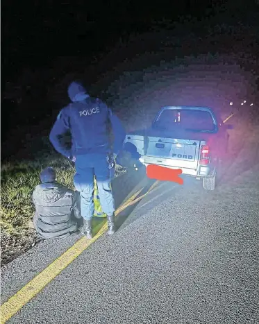  ?? Picture: SUPPLIED ?? GOT YOU: Makhanda’s Vispol intercepte­d a stolen bakkie on the N2 on Saturday night.