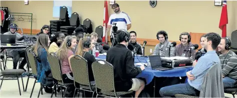  ?? SPECIAL TO POSTMEDIA NEWS ?? Students from Confederat­ion and Jean Vanier secondary schools and crew from Radio-Canada's CJBC station, take part in a live broadcast Saturday morning from Welland. The program was hailed as La Maison de la culture francophon­e du Niagara's first...