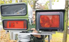  ?? FOTO: ROLAND RASEMANN/ARCHIV ?? Die Verkehrsbe­hörde des Landkreise­s Biberach hat in Bad Schussenri­ed mobile Blitzer aufgestell­t.