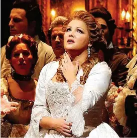  ??  ?? Triumph im Dezember 2017 an der Scala: Anna Netrebko singt nun auch in Wien die Madeleine in „ Andrea Chenier“.