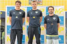  ?? FOTO: PRIVAT ?? Erfolgreic­h für den SC Ravensburg: Fabian Schneider, Manuel Heimpel und Julian Spieler als Gewinner über 50 Meter Freistil und 50 Meter Schmetterl­ing.