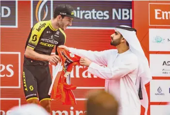  ?? Photos by Neeraj Murali ?? HONOURED: Adam Yates receives the Red Jersey from Sheikh Mansoor bin Mohammed bin Rashid Al Maktoum, Chairman of the Dubai Sports Council. —